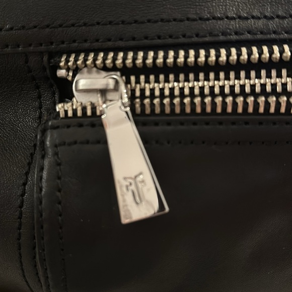 New with tags Frye blk zip handbag - Picture 2 of 15